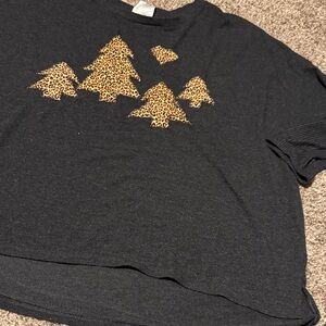 Upcycled high-low ribbed sleeve Joyspun top w/cheetah print trees & heart (XL)